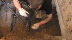 ЗАНАЧКА ПОД ПОЛОМ В СТАРОМ ДОМЕ / ВСКРЫЛИ ПОЛЫ ИЩЕМ СТАРИННЫЕ ВЕЩИ