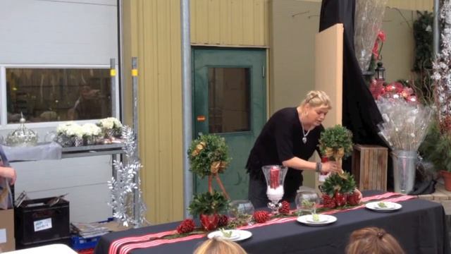 Decorating your Holiday Table from Van Belle Flowers смотреть онлайн