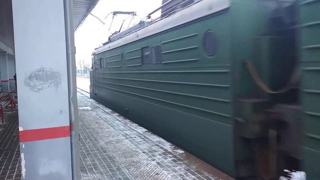 Электровоз ВЛ10У-114 следует резервом, станция Голутвин. смотреть онлайн