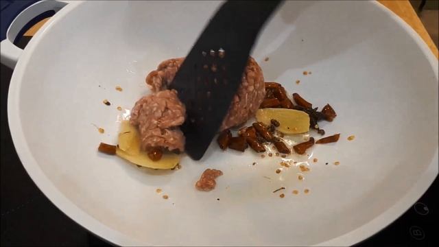 Китайская кухня. Сельдерей с фаршем по-китайски. 芹菜牛肉末 смотреть онлайн