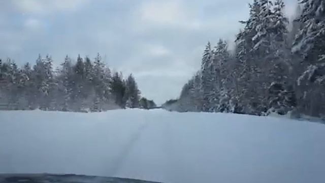 По заснеженному зимнику.MP4 смотреть онлайн