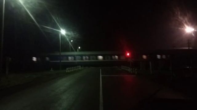 2ТЭ116 с пассажирским составом Бердянск-Киев