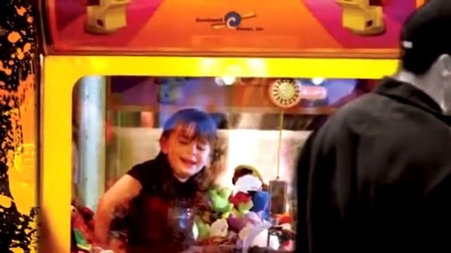 10 людей  которые застряли очень странным образом