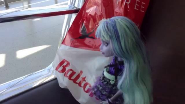 Твила уезжает в Москву