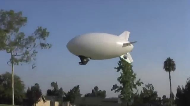 UNBELIEVABLE 10 ft outdoor Electric RC Blimp from EBlimp.com смотреть онлайн
