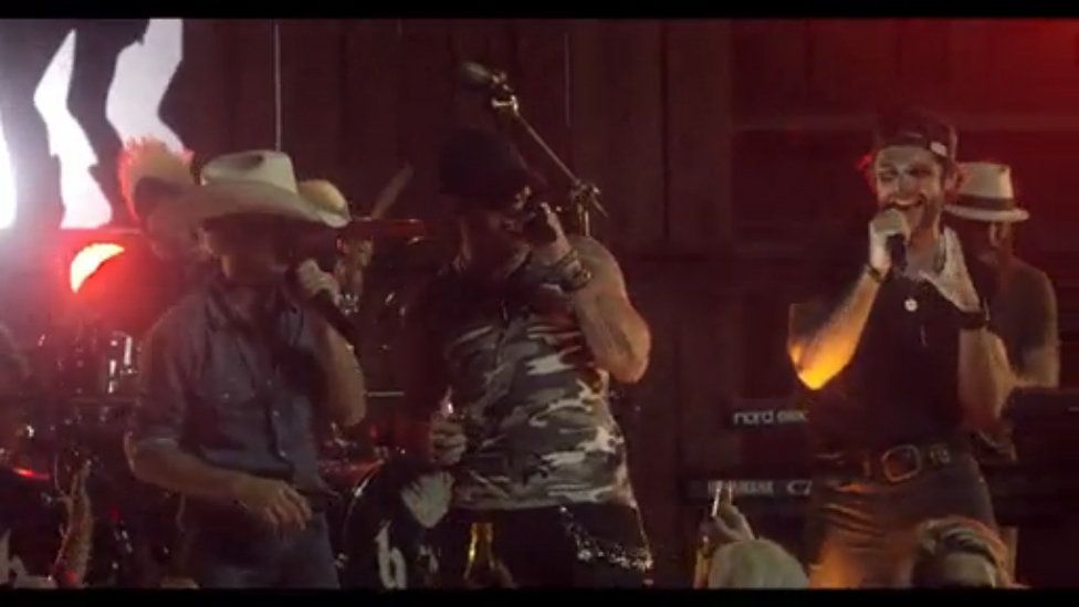 Brantley Gilbert ft. Justin Moore, Thomas Rhett - Small Town Throwdown смотреть онлайн
