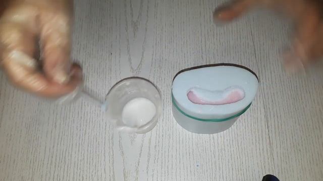 Мыловарение/ Обзор силиконовых форм Варежки и снегирь из группы " Королева Форм"/ Заливка форм смотреть онлайн