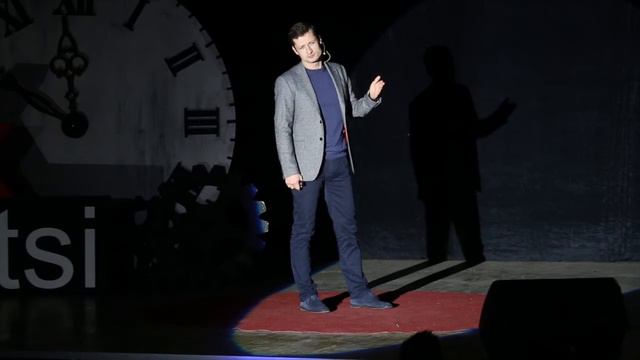 Robotics accessible for everyone! | Oleksiy Reznichenko | TEDxChernivtsi смотреть онлайн