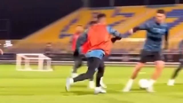 Криштиану Роналду ШОКИРОВАЛ всех своей тренировкой в новом клубе! смотреть онлайн