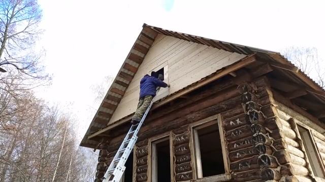 Теперь дом прадеда смотрит на лес новым фасадом. Обшили фронтон новыми досками смотреть онлайн