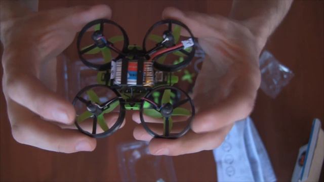 Неубиваемый мини квадрокоптер Eachine E010 Mini для детей смотреть онлайн