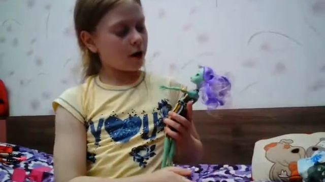 Обзор на куклу Монстер Хай дочь Фрэнки!!!!!! смотреть онлайн