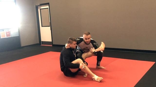 Открытый Гард: Хил Хук или Скручивание Пятки. Бразильское джиу-джитсу. смотреть онлайн