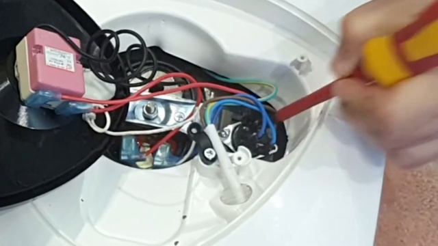 Ariston Andris 6 Lux. Miért Olvadt A Szigetelés?