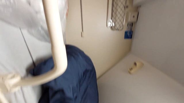 Место для багажа в вагоне двухэтажного поезда РЖД смотреть онлайн