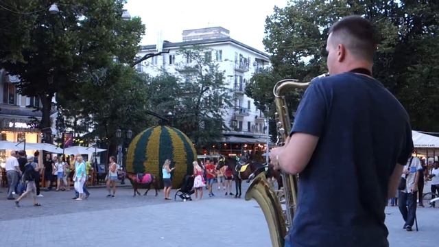 Уличный Саксофонист, Одесса, Дерибасовская - Street Saxophonist, Odessa, Deribasovskaya Str. смотреть онлайн