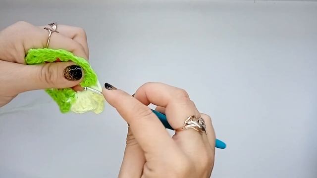 НЕОБЫЧНЫЙ КВАДРАТНЫЙ МОТИК /Ну как его не связать то / Мотив узор для пледа / ПРОСТОЙ МОТИВ КРЮЧКОМ смотреть онлайн