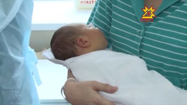 Салюты, фейерверки, новогодние хороводы этим малышам ещё не знакомы