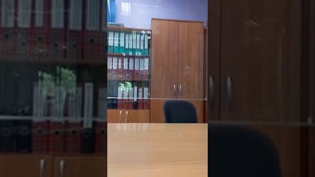 она назвалась ведущим специалистом экспертом? смотреть онлайн