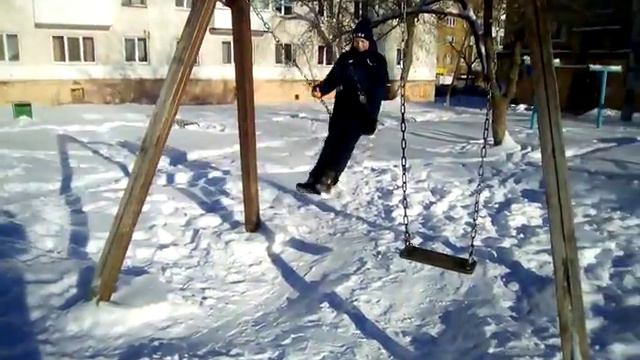 Придурок прыгает в сугроб.ПЕРЕЛОМ!!! смотреть онлайн