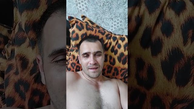 Везде хорошо, там где нас нет, но дома, все равно, лучше. #shorts #виталий #знаменитость #батайск # смотреть онлайн