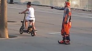 Мим Karcocha в Олимпийском порту Барселоны. 31.08.2013