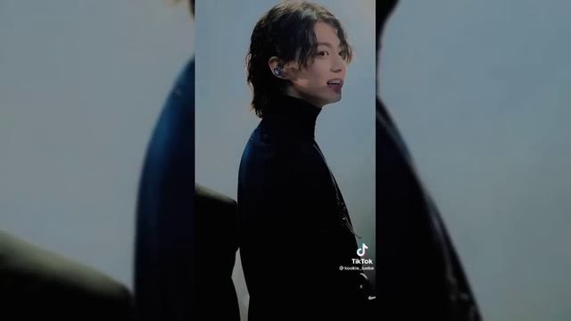 [TikTok BTS]#21 Nếu e giận, tôi có 70 cách làm e hết giận. Thứ nhất là ôm e vào lòng, còn lại là 69 смотреть онлайн
