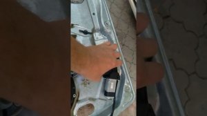 как правильно поставить покупные стеклоподемники на т5 фольца