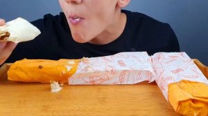 АСМР ШАУРМА (ШАВЕРМА) ИТИНГ (МУКБАНГ) ASMR SHAVERMA (BURRITO) EATING (MUKBANG)