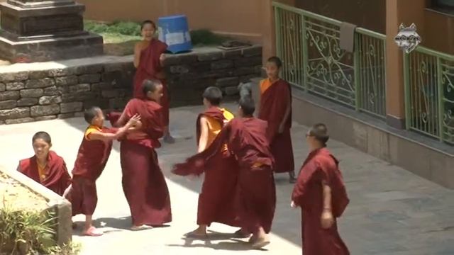 Буддистский монастырь и школа Непал - The school at the monastery, Nepal смотреть онлайн