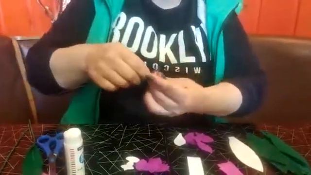 Цветы из гофрированной бумаги - мастер класс Абловой Виктории Анатольевны смотреть онлайн