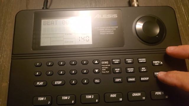 Alesis SR-16 Drum Machine смотреть онлайн