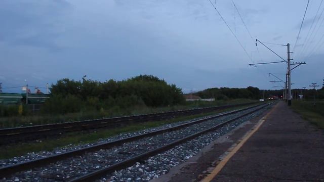 Тепловоз 2ТЭ10М-0462 с пассажирским поездом смотреть онлайн