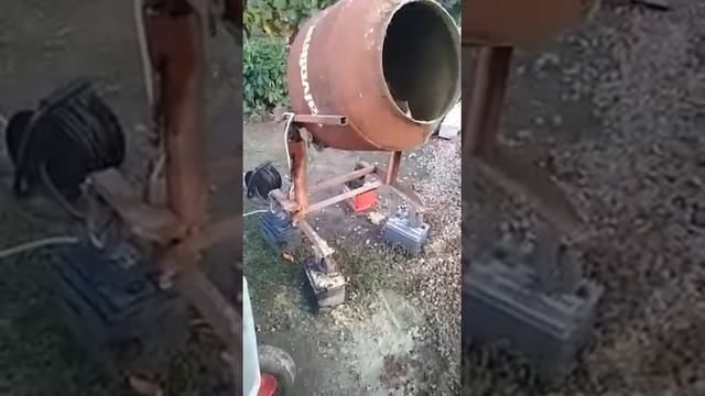 Бетономешалка на аккумуляторах;))) смотреть онлайн