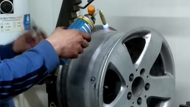 Правка литых дисков-Как делать НЕ НАДО или Мастер-ОЛЕНЬ !!! смотреть онлайн