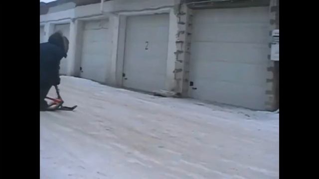 Дрифт на детских снегокатах! смотреть онлайн