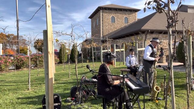 Dolcetto Trio/ Glenn Hofmann performs Ain’t Misbehavin’ смотреть онлайн