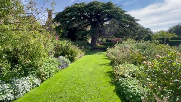 Hidcote Garden - World's Best Gardens by Ian Wilson Landscape Designer