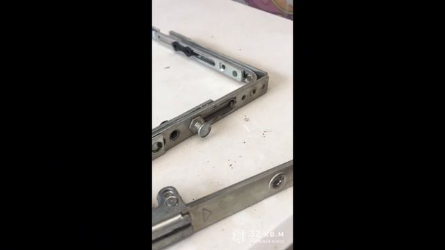 Чистка и смазывание фурнитуры окна.