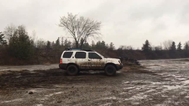 Nissan Xterra showing 09' Honda Pilot & Audi Q7 whats good off-roading! смотреть онлайн