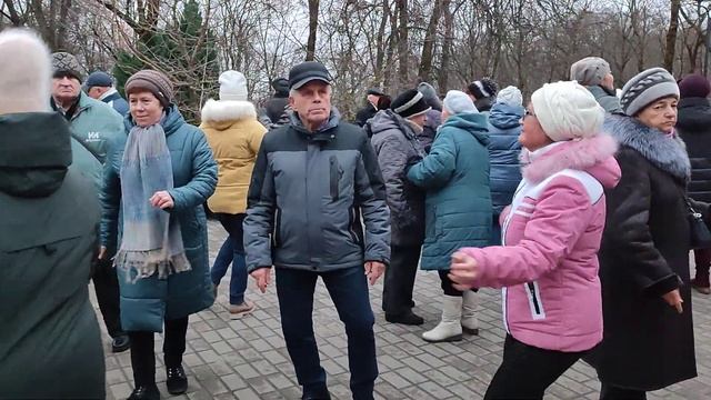ЗАЖИГАЕМ под Восточную музыку...в Гомельском парке...21.01.2023года. смотреть онлайн