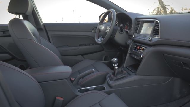 2017 Hyundai Elantra Sport | Review In 2:00 | exhausted.ca смотреть онлайн