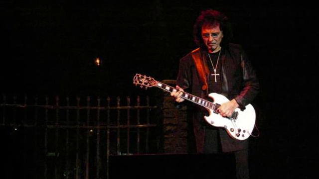 Black Sabbath - Tony Iommi Guitar Solo смотреть онлайн