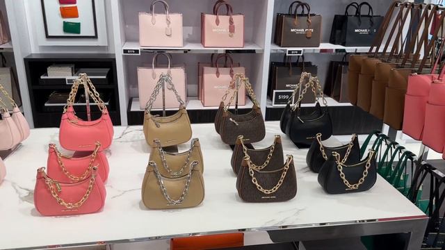 MICHAEL KORS OUTLET 🌺NEW HANDBAGS , CROSSBODY and wallet 👜 and sandals .. смотреть онлайн
