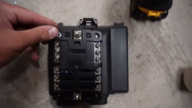 Ford Maverick Gets a Blue Sea Systems Fuse Box Installed! смотреть онлайн