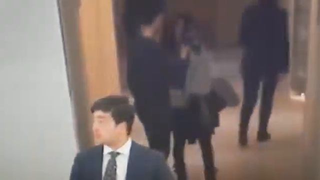 Алмата.Своравала айфон в торговом доме смотреть онлайн