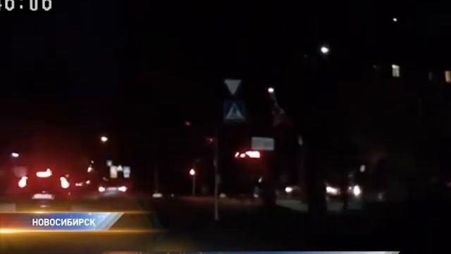 Пожарная машина столкнулась с четырьмя автомобилями смотреть онлайн