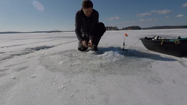 Ловля щуки на жерлицы на озере Большой Кисегач 7 апреля 2019 года смотреть онлайн
