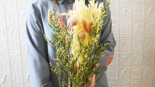 Краспедия стабилизированная, лимониум стабилизированный, овес, лагурус, букет из сухоцветов смотреть онлайн