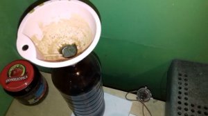 Золото содержащий осадок из грязного раствора электролизом